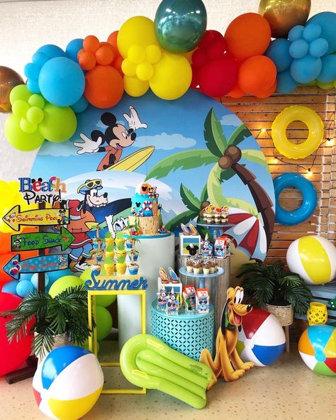 Mickey Mouse Pool Party Ideas, Beach Theme Birthday Party, Beach Theme Birthday, Mickey Mouse Birthday Theme, Beach Theme Party, Pool Party Cakes, Baby Birthday Party Theme, Mickey Mouse Themed Birthday Party, Mickey Mouse Decorations