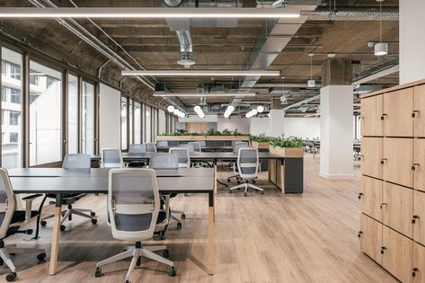 Standon House Office Building - London Coworking Design, Industrial Office Space, Hot Desk, Skin Center, Office Images, Brutalist Buildings, Office Building Architecture, London Office, Office Photo