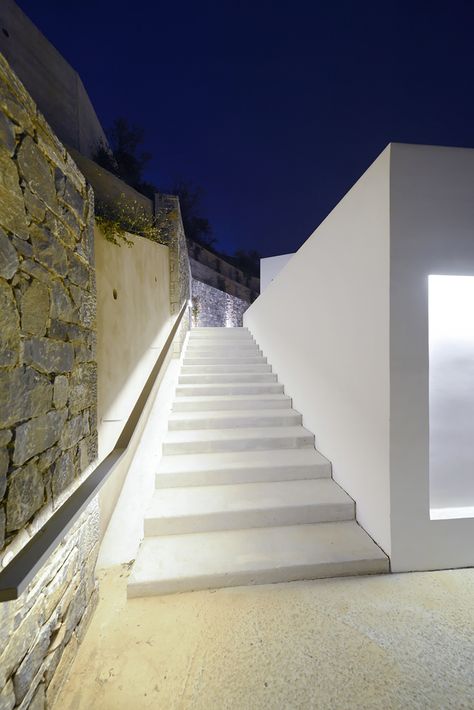 Escalier Design, Contemporary Villa, Greek House, Stone Cladding, Contemporary Architecture, Detached House, House Inspiration, Breathtaking Views, Modern Architecture