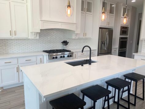 Calacatta Gold Quartz Silestone, Silestone Calacatta Gold Quartz Kitchen, Calacatta Gold Quartz Kitchen, Calcutta Quartz Counter Tops, Calcutta Gold Quartz Countertops, Silestone Kitchen Countertops, Silestone Calacatta Gold, Silestone Kitchen, Silestone Quartz Countertops