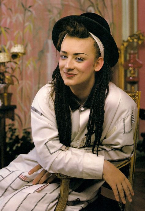 George Hats, Hot Rugby Players, Pop Chart, Disney Channel Shows, Michael Jackson Bad, Culture Club, Glam Metal, Boy George, Queen Band