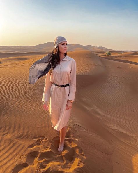 30 Most Popular Dubai Street Style Fashion Ideas for Women Desert Safari Outfit Dubai Women, Dubai Dressing Style, Dubai Fashion Women Street Styles, Dubai Vacation Outfits, Dubai Romantic, Dubai Outfits For Women, Desert Safari Outfit, Dubai Helicopter, Dubai Spa