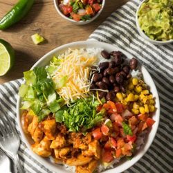 Healthy Chicken Burrito Bowl Recipe {LOW CALORIE} Chicken Taco Bowl Recipe, Mexican Bowl Recipe, Healthy Burrito, Healthy Burrito Bowl, Burrito Bowl Recipe, Chicken Taco Bowls, Taco Bowl Recipe, Low Calorie Chicken, Chicken Bowl Recipe