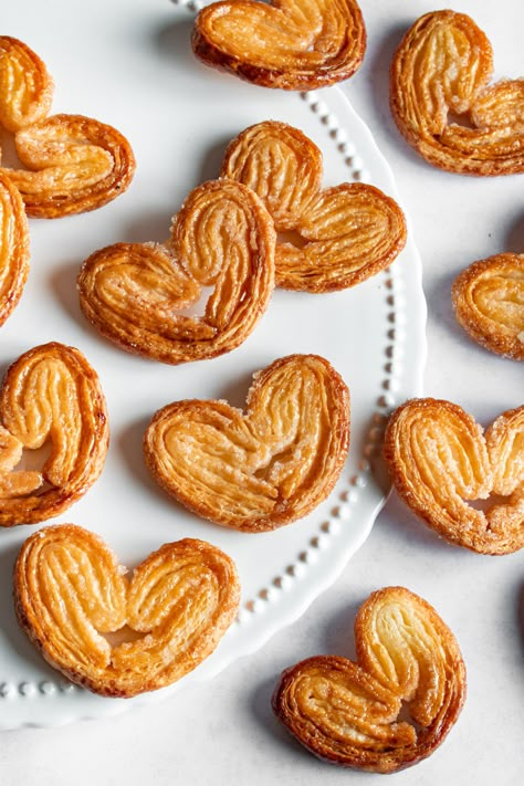 Quick and Easy 2-Ingredient Palmier Cookies Recipe - EricTriesIt Palmier Cookies, Laminated Dough, Caramelised Onion Tart, 2 Ingredient Recipes, Onion Tart, Puff Pastry Desserts, Tastemade Recipes, Frozen Puff Pastry, Food Production