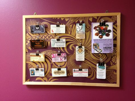 Business Card Center shop display. Covered a bulletin board with wallpaper scrap, added pushpins and clips. Retail Card Display Ideas, Business Classroom Bulletin Boards, Business Card Board Display, Business Card Display, Business Card Displays, Diy Business Cards, Community Boards, Display Board, Shop Display