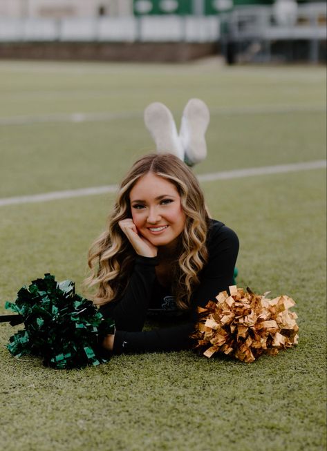 Action Cheer Pictures, Senior Pictures With Pom Poms, Senior Pics Cheerleader, Cheerleader Picture Ideas, Individual Cheer Photos, Single Cheer Poses, College Cheer Poses, Senior Picture Ideas For Cheerleaders, Cheer Picture Poses Individual Football