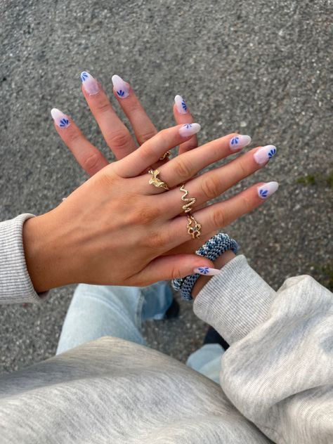 Nails For Greece Trip, European Summer Nails 2023, Mamma Mia Nail Art, Rome Inspired Nails, Cute Greece Nails, Greece Style Nails, Coastal Nails Aesthetic, Greece Nails Almond, Greece Blue Nails