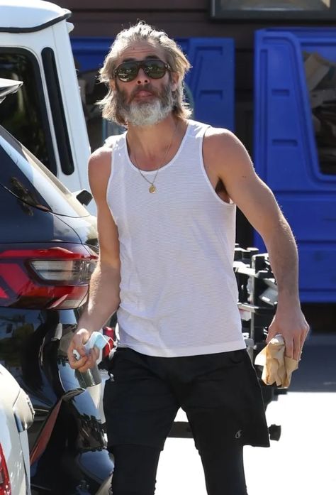 Chris Pine unrecognizable with long hair and beard while stepping out for lunch Chris Pine Hair, Chris Pine Beard, Chris Pine Style, Long Hair And Beard, Chiseled Jawline, Star Trek Actors, Sporty Jacket, White Flip Flops, Long Beards