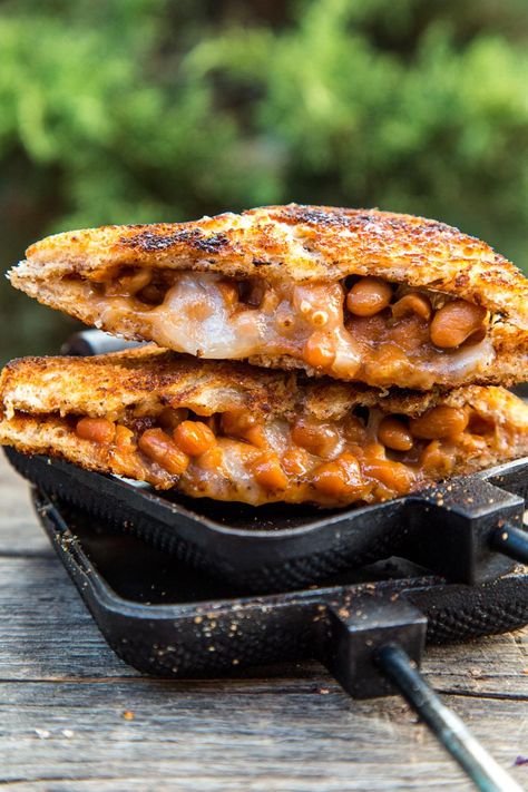 Camping Sandwiches Pie Irons, Breakfast Recipes Camping, Pie Iron Recipes Campfire, Campground Food, Campfire Sandwiches, Tangy Baked Beans, Breakfast Baked Beans, Japanese Camping, Camping Lunch Ideas