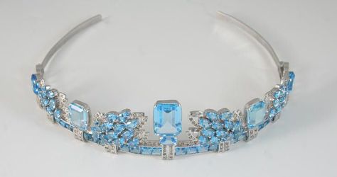 REPLICA OF Princess Anne, Princess Royal's CARTIER Acorn Aquamarine tiara (this is made in blue topaz). Aquamarine Tiara, Royal Jewellery, Antique Stuff, Antique Hair Combs, The Defenders, Tiaras Jewellery, Historic Fashion, Royal Crowns, Beautiful Tiaras