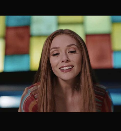 Light red copper hair Wanda Maximoff hair from WandaVision Elizabeth Olsen Red Hair, 70s Wanda, Wandavision Wanda, Vision Marvel, Wanda Vision, No Context, Wanda And Vision, Perfect Smile, Wanda Maximoff