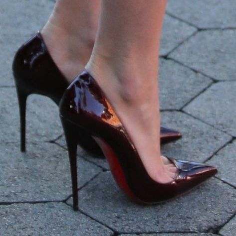 Candice Swanepoel showing off her legs in Christan Louboutin "So Kate" pumps So Kate Louboutin, Burgundy Heels, Christian Louboutin Outlet, Victoria's Secret Angel, Fun Heels, So Kate, Dark Burgundy, Louboutin Heels, Stunning Shoes