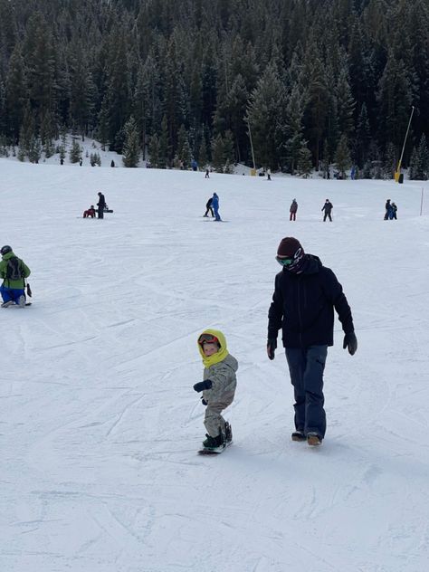 Family Snowboarding, Snowboarding Couple, Snowboarding Aesthetic, Kids Snowboarding, Dream Family, Family Goals, Animals Of The World, Life Goals, Snowboarding