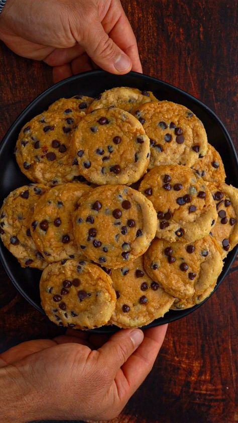 🍪 53 Cal Soft & Chewy Protein Chocolate Chip Cookies – Protein Cookie Butter Powder Protein Cookie Butter, Sugar Free Pancake Syrup, Protein Chocolate Chip Cookies, Sugar Free Pancakes, Cheesecake Dip Recipe, Cake Batter Protein, Chips Ahoy Cookies, Protein Cookie Dough, Protein Cheesecake