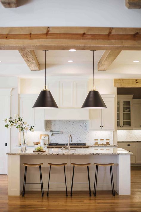 Texas Hill Country home gets a gorgeous rustic contemporary makeover Dapur Rustic, Model Dapur, Modern Kitchen Lighting, Interior Dapur, Farmhouse Kitchen Lighting, Farmhouse Interior Design, Rustic Modern Kitchen, Farmhouse Kitchen Cabinets, Farmhouse Interior