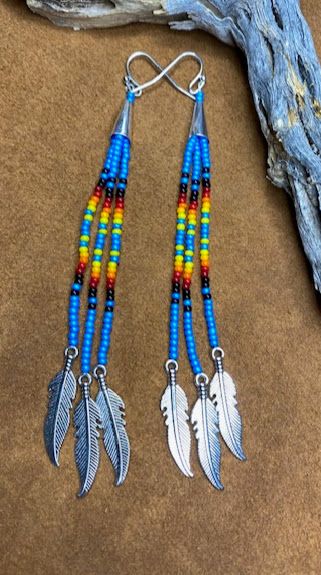 Fringe Earrings Beaded, Seed Bead Jewelry Earrings, Native American Beaded Earrings Pattern, Beaded Feather Pattern, Native American Earrings Beadwork, Beading Patterns Free Native American, Beaded Jewelry Native American, Loom Earrings, Dentalium Earrings