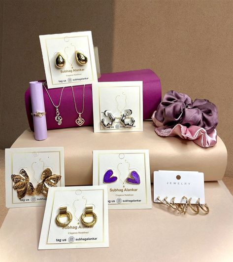 Luxe jewellery hamper🥰at 999/- includes 13 jewellery pieces and one free gift😱😱😱 LIMITED PERIOD OFFER Grab yours nowww #subhagalankar Jewellery trends Jewellery hamper, Fashion jewellery Gold jewellery,Luxury jewellery , necklace , hamper , gift for her , best anniversary gift , best jewellery gift Jewellery Luxury, Hamper Gift, Jewellery Trends, Lotus Earrings, Luxe Jewelry, Traditional Earrings, Luxury Jewellery, Chic Earrings, Jewellery Necklace