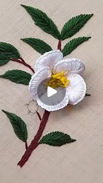 Diy Embroidery Flowers, Brazilian Embroidery Stitches, Crewel Embroidery Patterns, Hand Embroidery Patterns Free, Embroidery Hoop Crafts, Embroidery Lessons, Embroidery Tshirt, Hand Embroidery Patterns Flowers, Basic Embroidery Stitches