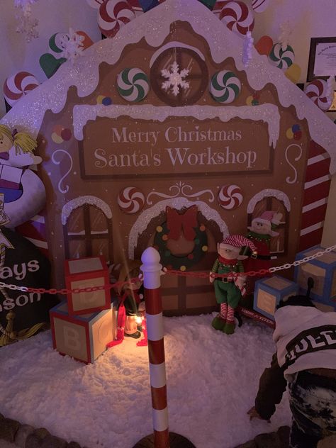 Santa’s Work Shop Decor, Santa Work Shop Ideas, Santas Workshop Christmas Tree Theme, Cardboard Santas Workshop, Santas Workshop Bulletin Board Ideas, Santa’s Workshop Decorations Diy, Santa’s Workshop Design, Diy Santas Workshop Ideas, Santa Workshop Ideas