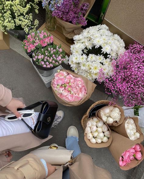 Lifestyle Manifestation, Boquette Flowers, Nothing But Flowers, Have Inspiration, Flower Therapy, Flowers For You, Spring Aesthetic, Foto Ideas Instagram, Spring Vibes