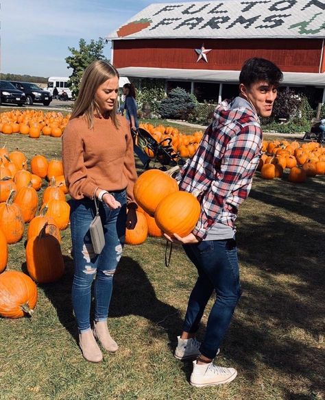 Pumpkin Patch Photography, Fall Couple Pictures, Pumpkin Patch Photoshoot, Fall Couple Photos, Pumpkin Patch Pictures, Funny Couple Pictures, Fall Photo Shoot Outfits, Instagram Couples, Bf Picture