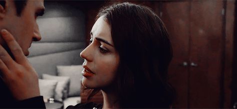 Adelaide Kane Adelaide Kane Gif, Adeline Kane, Cora Hale, Romantic Kiss Gif, Fitz And Simmons, Finnick Odair, Romantic Kiss, Mary Stuart, Matthew Daddario