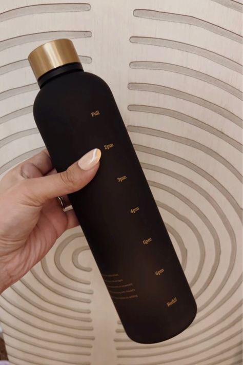 Matte black and gold amazon water bottle Aesthetic Bottle Water, Designer Water Bottle, Classy Water Bottle, Dark Academia Water Bottle, Metal Water Bottle Aesthetic, Amazon Water Bottle, Water Bottles Aesthetic, Water Bottle Amazon, Water Bottle Ideas