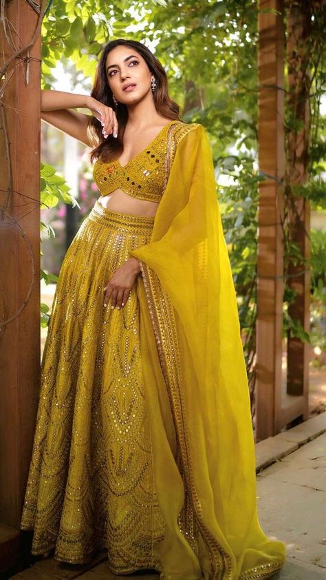 Indian Bridesmaid Dress, Lehenga Looks, Ritu Varma, Gorgeous Lehenga, Bridesmaid Dress Ideas, Indian Bridesmaid Dresses, Bridesmaid Lehenga, Function Dresses, Coordinating Outfits