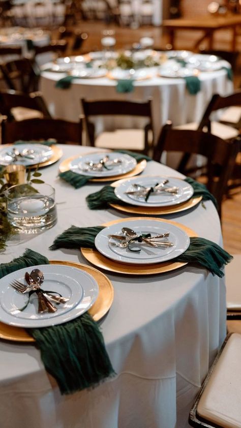 Wedding Table Decorations Emerald Green, Green Gold Wedding Table Decor, Emerald Wedding Table Setting, Wedding Decorations Table Elegant, Olive Green And Champagne Gold Wedding, Royal Green And Gold Wedding, Green And Gold Centerpieces Wedding, Dark Green And Gold Table Setting, Green And Gold Theme Wedding