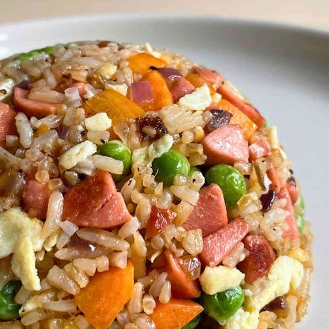 Chinese special fried rice is a classic order in takeaways. Learn how to make a simple chinese special fried rice with your choice of meat and veg. Special Fried Rice Recipe, Ham Fried Rice, Special Fried Rice, Chinese Takeaway, Tasty Meat, Sour Soup, Easy Chinese, Zucchini Fries, Fried Rice Recipe