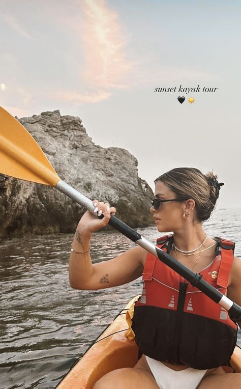 Kayak Outfit, Kayaking Outfit, Aesthetic Vogue, Cute Icon, Kayak Tours, Santa Marta, Photography Travel, Outfit Style, Mode Fashion