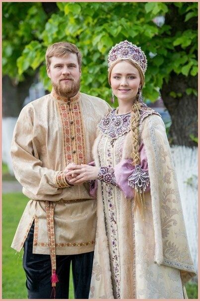 Russian Couple in Wedding Traditional Attires. #NationalCostumes #NationalAttire Russian Wedding Dress, Russian Traditional Dress, Bridal Hair Up, Russian Dress, Korean Wedding Dress, Russian Clothing, Russian Wedding, Hijab Wedding Dress, Russian Culture