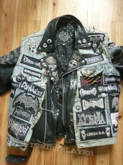 Jacket Jacket Custom Ideas, Grunge Leather Jacket Outfit, Battle Jacket Ideas, Alternative Jackets, Denim Battle Jacket, Punk Denim Jacket, Patched Denim Jacket, Ropa Punk Rock, Rock Jacket