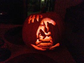 Pumpkin Carvings: The Harry Potter Sorting Hat and Harry Potter Logo #dreamsmorerealthanreality Sorting Hat Pumpkin Carving, Pumpkin Carving Harry Potter, Halloween Pumpkin Carvings, Harry Potter Pumpkin Carving, Pumkin Ideas, Pumpkin Carving Stencils Templates, Harry Potter Pumpkin, Fall Szn, Harry Potter Halloween Party