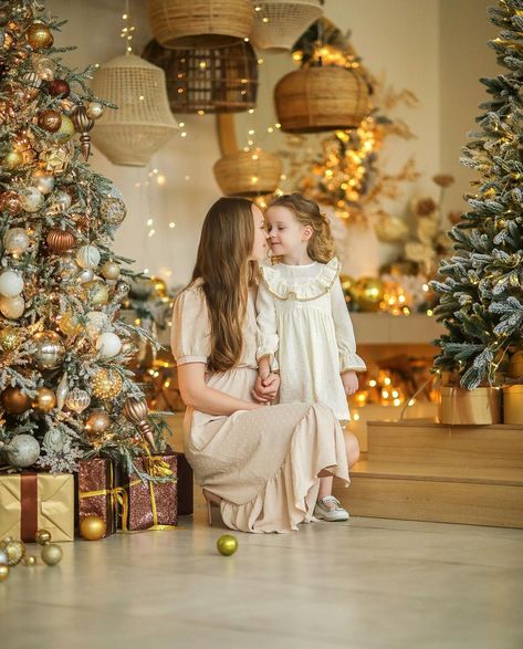 Nutcracker Theme Photoshoot, Nutcracker Family Photoshoot, Theme Photoshoot, Ideas Navideñas, Fall Family Photos, Christmas Photoshoot, Fall Family, Christmas 2024, Family Photoshoot