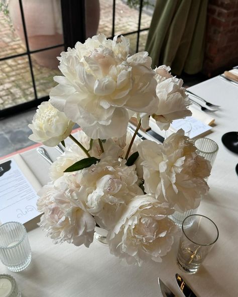 bowl of cream for the table, don’t mind if I do! 🍦 // #boweryhotel #weddingflorist #brooklynflorist #spring #peony #summerflowers #peonies #reception #love Peony Wedding Decor, Peonies Wedding Decoration, Cream Peonies, Bowery Hotel, Flower Board, Spring Peony, 2025 Wedding, Summer Story, Flower Guide