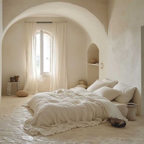 Roman Style Bedroom, Plaster Bedroom, Mediterranean Minimalist Interior, Mediterranean Bedroom Design, Modern Mediterranean Bedroom, Mediterranean Minimalism, Airbnb Cottage, Moroccan House, Mediterranean Bedroom