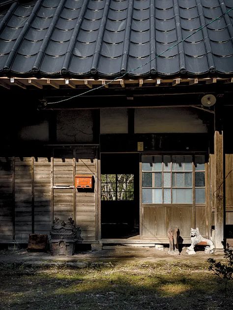 Midcentury Farmhouse, Japanese Farmhouse, Japandi Aesthetic, Edo Period Japan, Calming Room, Pacific Homes, Cute Garden, Sea Of Japan, Japan Traditional