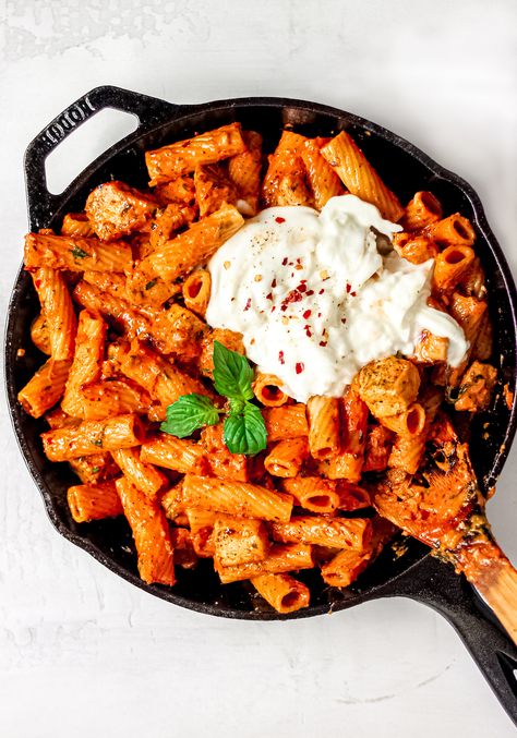 Burrata Recipe, Vodka Sauce Recipe, Penne Alla Vodka, Spicy Pasta, Vodka Pasta, Calabrian Chili, Alla Vodka, Vodka Sauce, Clean Eats