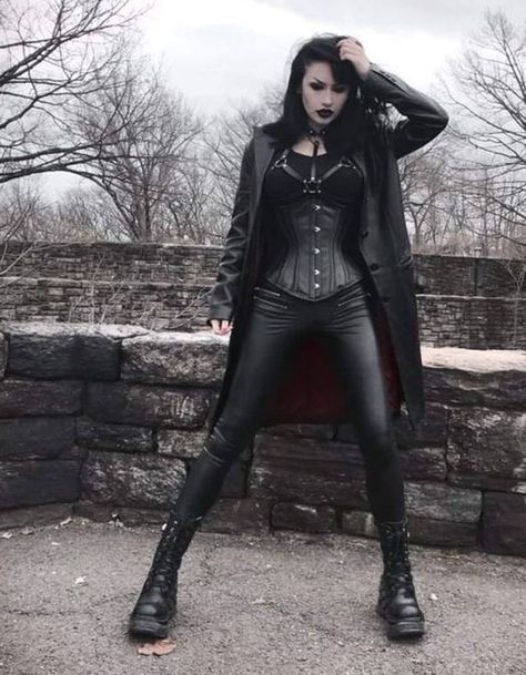 Goth Fashion 80s Goth Fashion Women, Industrial Goth Fashion, Goth Pants Outfit, Romantic Goth Fashion, Gothic Rock Fashion, Goth Winter, Dark Beauty Fashion, Gothic Stuff, Modern Corset