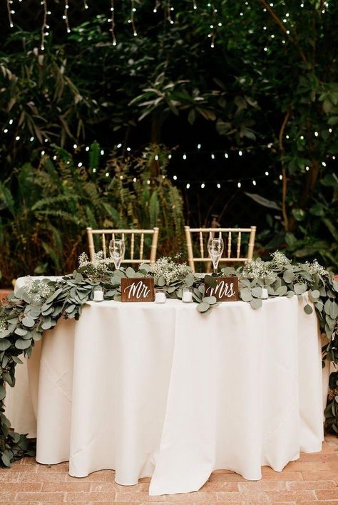 Fall Wedding Table Decor, Winter Wedding Table, Fall Wedding Ceremony, Fall Wedding Tables, Head Table Decor, Autumn Wedding Reception, Sweetheart Table Wedding, Wedding Reception Ideas, Tafel Decor