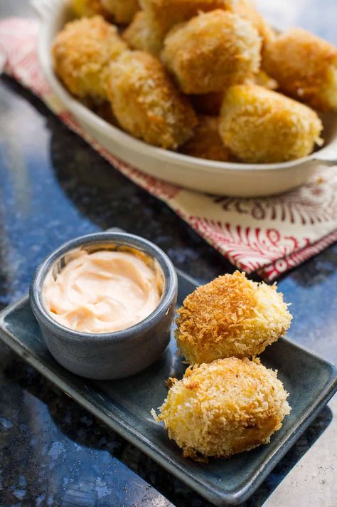 Potato Croquette Recipe, Wine Appetizers, Croquettes Recipe, Cheese Mashed Potatoes, Potato Croquettes, Leftover Mashed Potatoes, How To Cook Shrimp, Croquettes, Sriracha