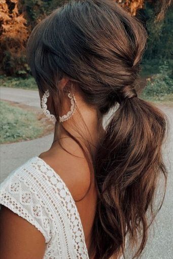 Your wedding day is one of the most special days of your life, and every bride wants to look her best. Beach Wedding Guest Hair, Braided Low Ponytail, Ponytail Bridal Hair, Long Summer Hair, Messy Ponytail Hairstyles, Low Ponytails, Bridal Ponytail, Hairstyle Ponytail, Wedding Ponytail