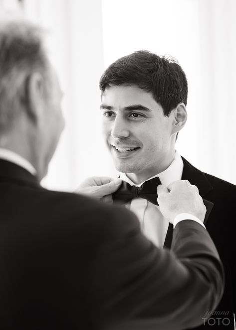 Father And Son Getting Ready Wedding, Groom With Parents Pictures, Father Groom Photos, Father Of The Groom Photos, Groom And Groomsmen Photo Ideas, Bestman And Groom Photos, Best Man Photo Ideas, Groomsman Poses Photo Ideas, Father And Groom Photos