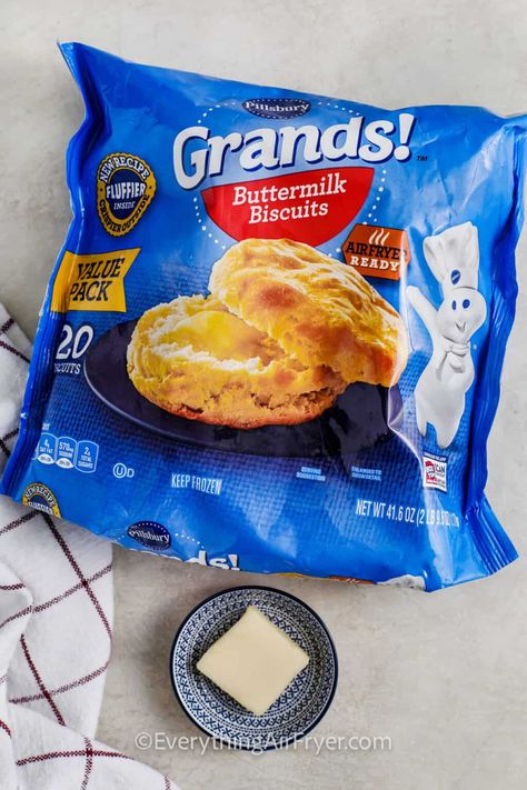 Whip up fresh, hot, and flaky frozen biscuits in the air fryer in just minutes! Great for quick morning breakfasts or for dipping into soups and sauces it's simple for the kids to do! Opt for this air fryer canned biscuits recipe for the freshest biscuits in breakfast, appetizers, or desserts! #everythingairfryer #frozenbiscuitsintheairfryer #airfryerfrozenbiscuits #frozenbiscuitsairfryerrecipe Biscuits In The Air Fryer, Easy Breakfast Sandwich, Frozen Biscuits, New Air Fryer Recipes, Easy Biscuit Recipe, Cheesy Potato Soup, Pillsbury Biscuits, Pillsbury Grands, Fluffy Biscuits