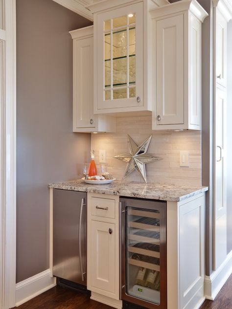 bar area - small frig / wine fridge with cabinet in between - built in. It just needs an ice maker and it would be perfection. Small Bars For Home, Bar Mini, Basement Kitchen, Mini Bars, Ideas Pictures, Style At Home, Wet Bar, Basement Remodeling, Mini Bar