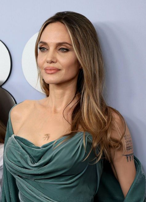 Angelina Jolie 2024, Angelina Jolie Blonde, Brad Pitt And Angelina Jolie, Angelina Jolie Photos, 2025 Vision, Blonde Bombshell, Smash Book, Angelina Jolie, Brad Pitt