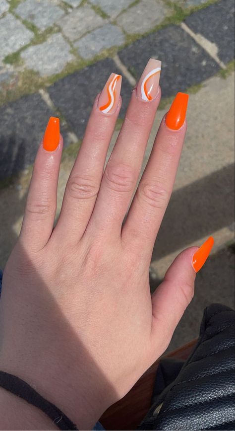 #acrylic #acrylicnails #summer #summernails #orange #nails #gelnails #white #party #longnails White With Orange Nails, Nails Orange And White, Orange And White Nail Designs, Orange White Nails, White And Orange Nails, Osu Nails, Orange And White Nails, Summer Nails Orange, Neon Orange Nails