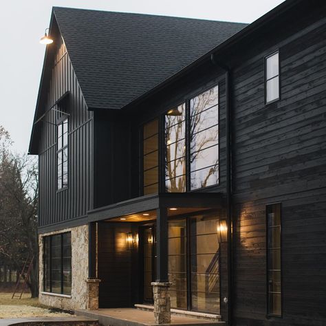 Elizabeth & Scott Mathieson on Instagram: “🖤That shou sugi ban siding, tho🖤” Burnt Wood Finish, Black Modern Farmhouse, Black Houses, Loft Interior, Black Barn, Lots Of Windows, Modern Farmhouse Exterior, House Siding, Black House Exterior