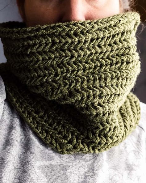 Herringbone Crochet Cowl Pattern Herringbone Single Crochet Stitch, Herringbone Single Crochet, Crochet Snood, Crochet Cowl Free Pattern, Crochet Cowls, Cowl Neck Scarf, Crochet Leg Warmers, Crochet Wearables, Crochet Neck Warmer